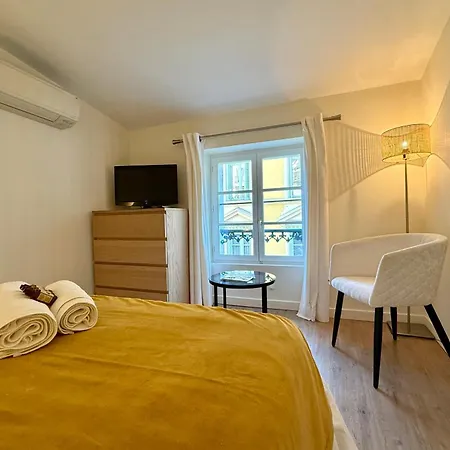 Appartement With Real Bed Near The Palais