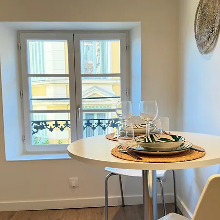 With Real Bed Near The Palais Appartement