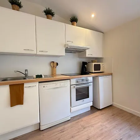 With Real Bed Near The Palais *