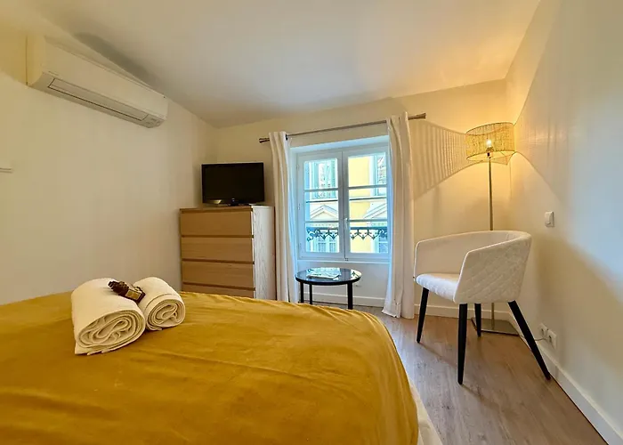 Appartement With Real Bed Near The Palais