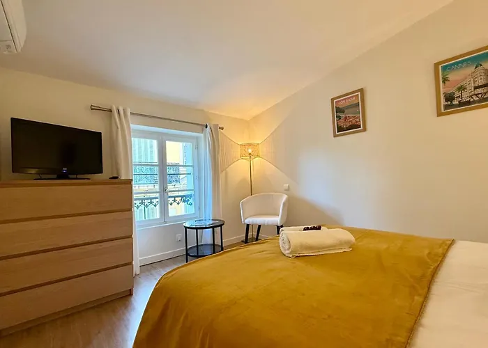 With Real Bed Near The Palais Cannes